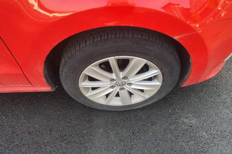 Used Volkswagen Polo 2014 1.4L Automatic Comfort Edition Right Front Wheel Hub