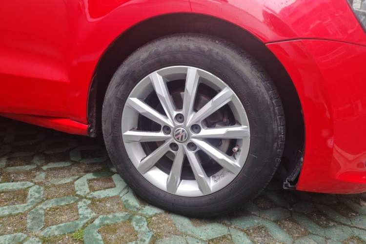 Used Volkswagen Polo 2014 1.6L Automatic Luxury Edition Right Front Wheel Hub