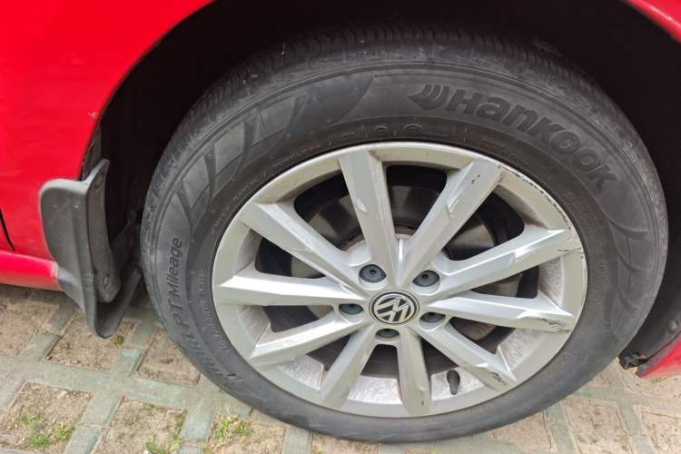 Used Volkswagen Polo 2014 1.6L Automatic Luxury Edition Right Front Wheel Hub