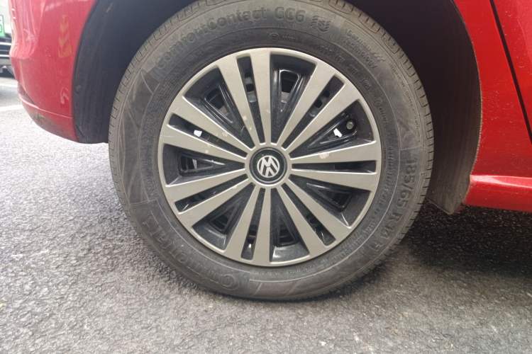 Used Volkswagen Polo 2014 1.4L Manual Fashion Edition Right Front Wheel Hub