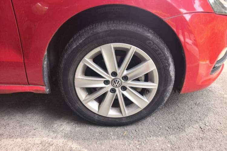 Used Volkswagen Polo 2014 1.4L Automatic Comfort Edition Right Front Wheel Hub