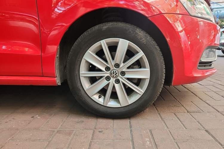 Used Volkswagen Polo 2014 1.6L Manual Comfort Edition Right Front Wheel Hub