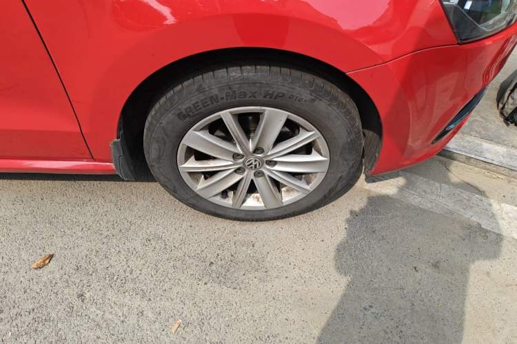 Used Volkswagen Polo 2014 1.6L Manual Comfort Edition Right Front Wheel Hub