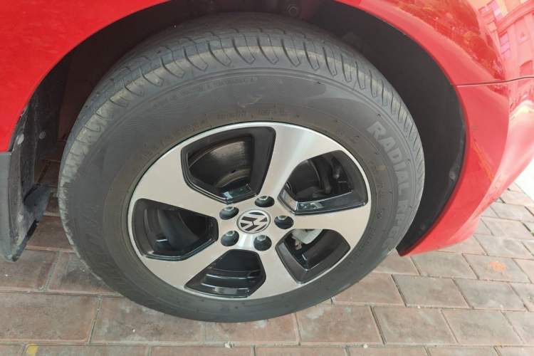 Used Volkswagen Polo 2014 1.4L Manual Fashion Edition Right Front Wheel Hub