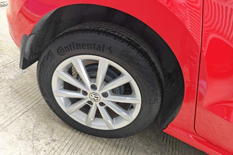 Used Volkswagen Polo 2014 1.6L Automatic Luxury Edition Right Rear Wheel Hub