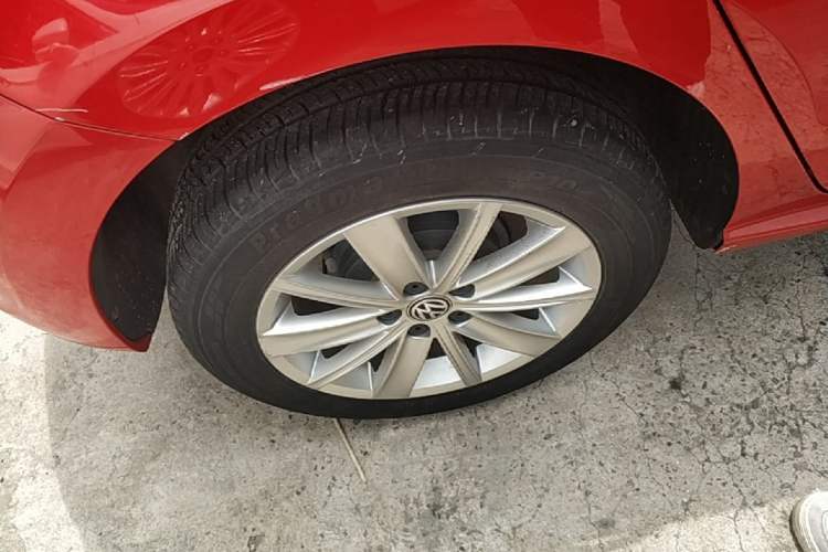 Used Volkswagen Polo 2014 1.4L Automatic Comfort Edition Right Rear Wheel Hub
