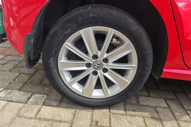 Used Volkswagen Polo 2014 1.6L Automatic Comfort Edition Right Rear Wheel Hub