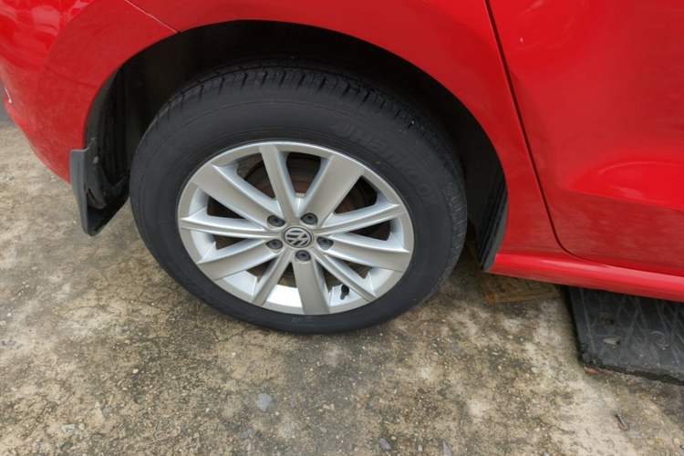 Used Volkswagen Polo 2014 1.4L Automatic Comfort Edition Right Rear Wheel Hub