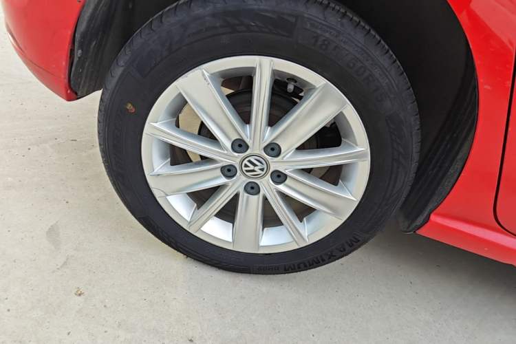 Used Volkswagen Polo 2014 1.6L Automatic Comfort Edition Right Rear Wheel Hub