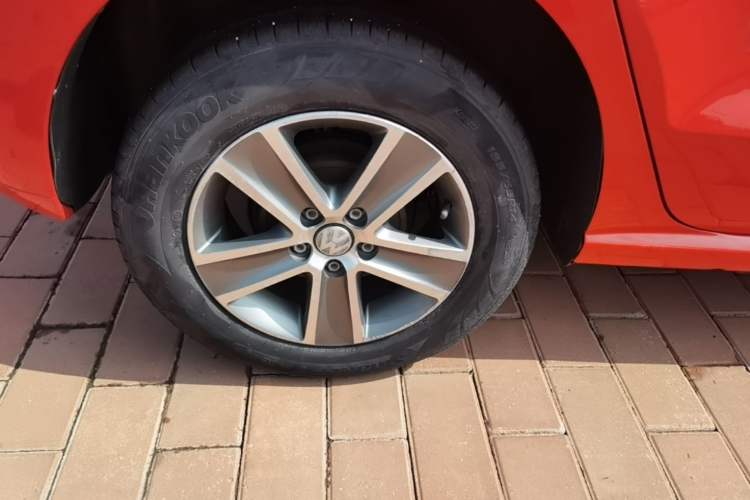 Used Volkswagen Polo 2014 1.4L Manual Fashion Edition Right Rear Wheel Hub