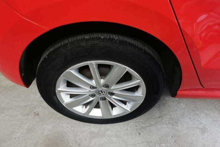 Used Volkswagen Polo 2014 1.6L Automatic Comfort Edition Right Rear Wheel Hub