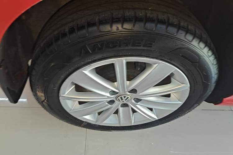 Used Volkswagen Polo 2014 1.6L Automatic Comfort Edition Right Rear Wheel Hub