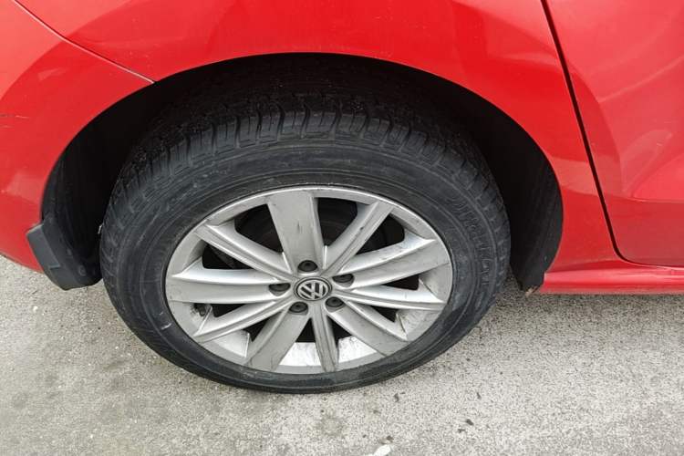 Used Volkswagen Polo 2014 1.6L Automatic Comfort Edition Right Rear Wheel Hub