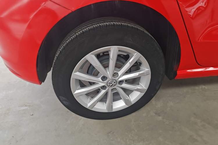 Used Volkswagen Polo 2014 1.6L Automatic Luxury Edition Right Rear Wheel Hub