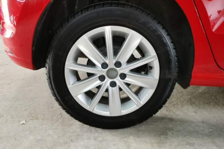 Used Volkswagen Polo 2014 1.6L Automatic Comfort Edition Right Rear Wheel Hub