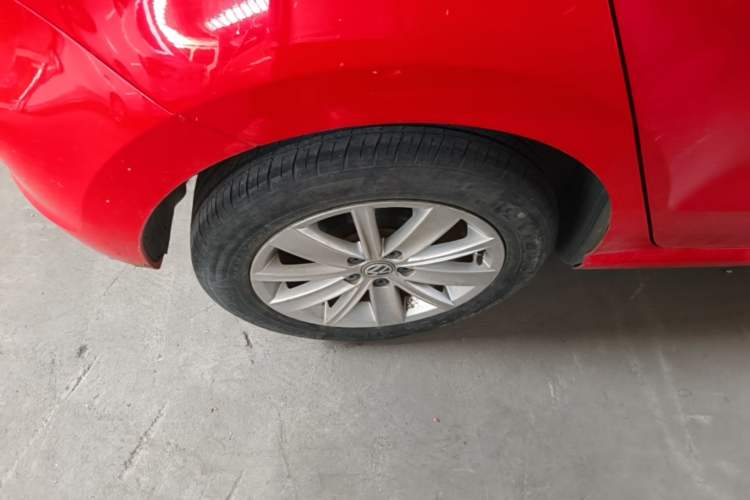 Used Volkswagen Polo 2014 1.4L Automatic Comfort Edition Right Rear Wheel Hub