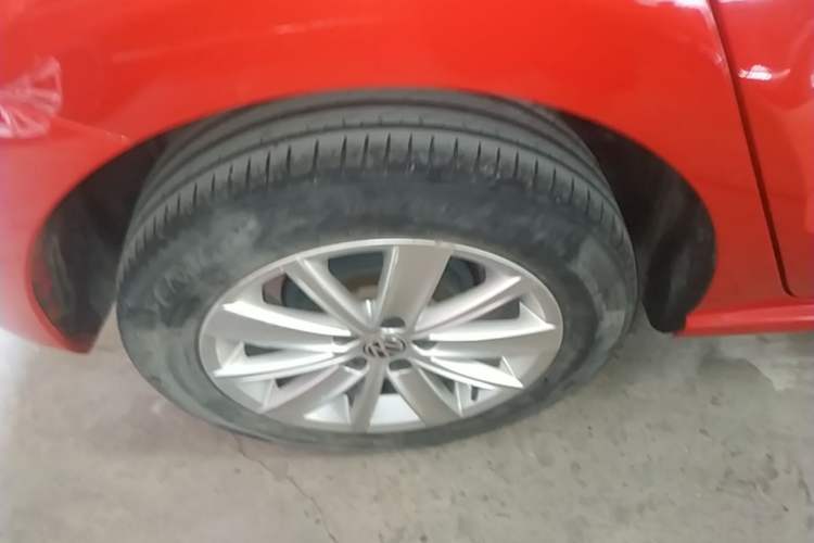 Used Volkswagen Polo 2014 1.4L Automatic Comfort Edition Right Rear Wheel Hub