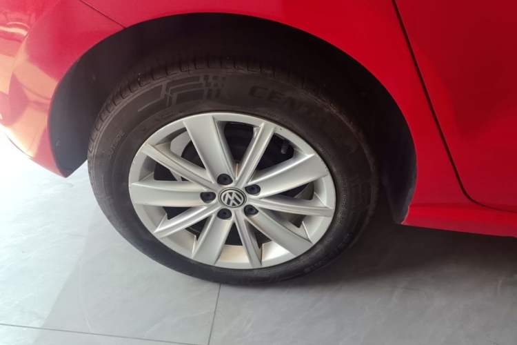 Used Volkswagen Polo 2014 1.6L Automatic Comfort Edition Right Rear Wheel Hub