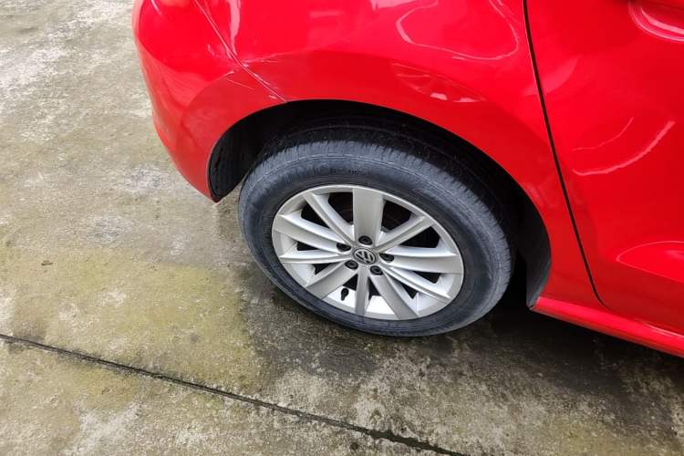 Used Volkswagen Polo 2014 1.4L Automatic Comfort Edition Right Rear Wheel Hub