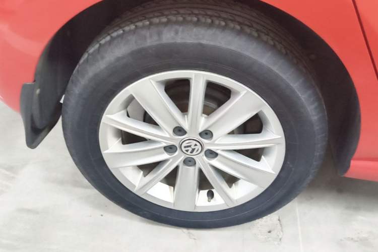 Used Volkswagen Polo 2014 1.6L Automatic Comfort Edition Right Rear Wheel Hub