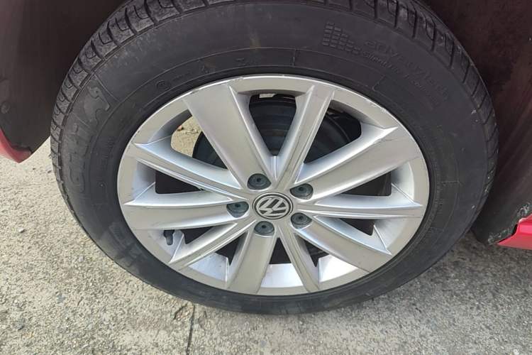 Used Volkswagen Polo 2014 1.4L Automatic Comfort Edition Right Rear Wheel Hub