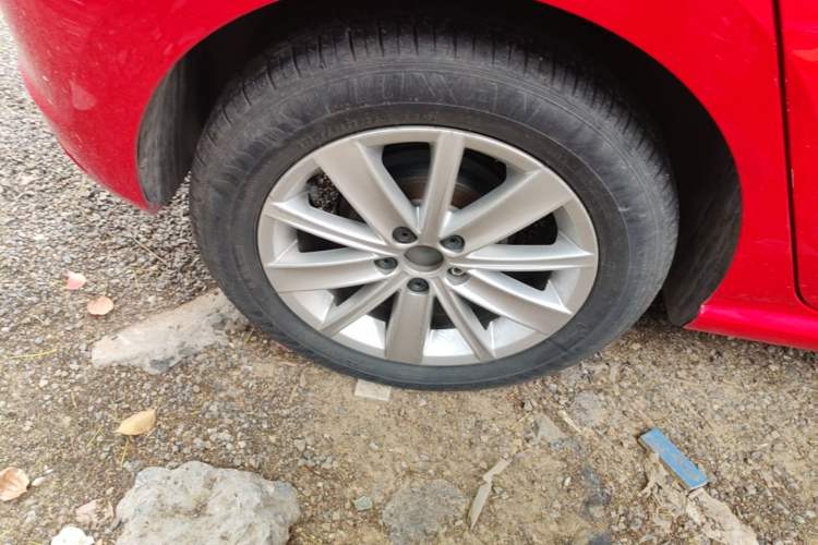 Used Volkswagen Polo 2014 1.4L Automatic Comfort Edition Right Rear Wheel Hub