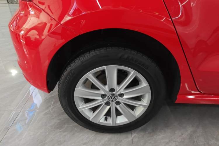 Used Volkswagen Polo 2014 1.6L Automatic Comfort Edition Right Rear Wheel Hub