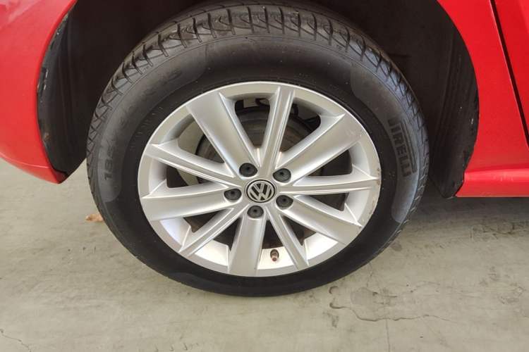 Used Volkswagen Polo 2014 1.6L Manual Comfort Edition Right Rear Wheel Hub