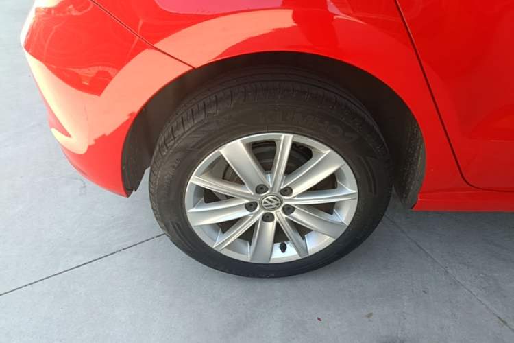 Used Volkswagen Polo 2014 1.6L Automatic Comfort Edition Right Rear Wheel Hub