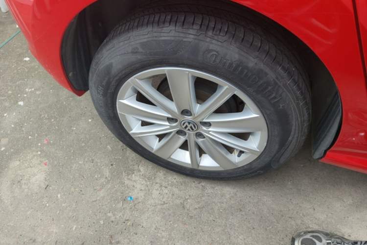 Used Volkswagen Polo 2014 1.6L Automatic Comfort Edition Right Rear Wheel Hub