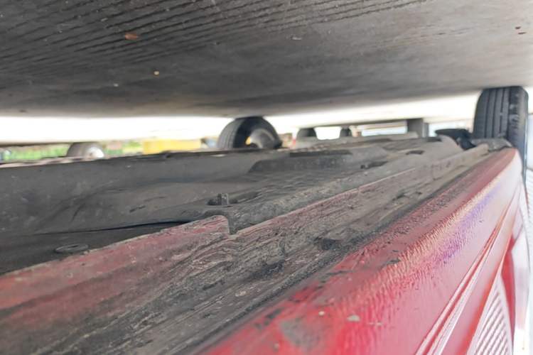 Used Volkswagen Polo 2014 1.6L Automatic Luxury Edition Right Side Sill