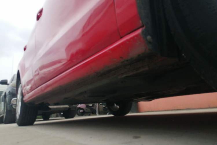 Used Volkswagen Polo 2014 1.6L Automatic Luxury Edition Right Side Sill