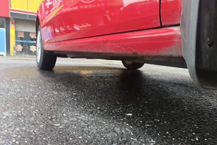 Used Volkswagen Polo 2014 1.6L Automatic Comfort Edition Right Side Sill