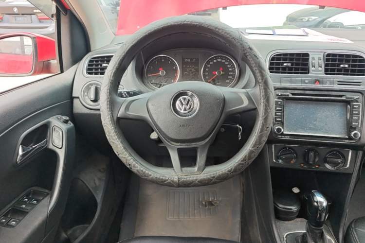 Used Volkswagen Polo 2014 1.6L Automatic Comfort Edition Steering Wheel