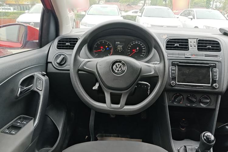 Used Volkswagen Polo 2014 1.4L Manual Fashion Edition Steering Wheel