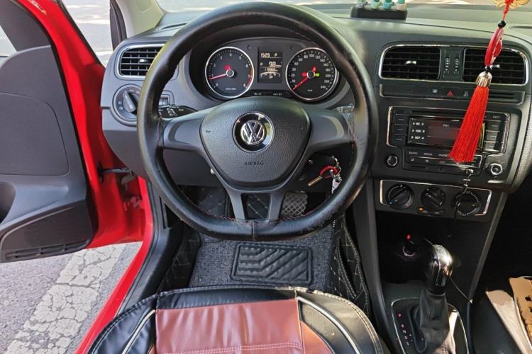 Used Volkswagen Polo 2014 1.4L Automatic Comfort Edition Steering Wheel