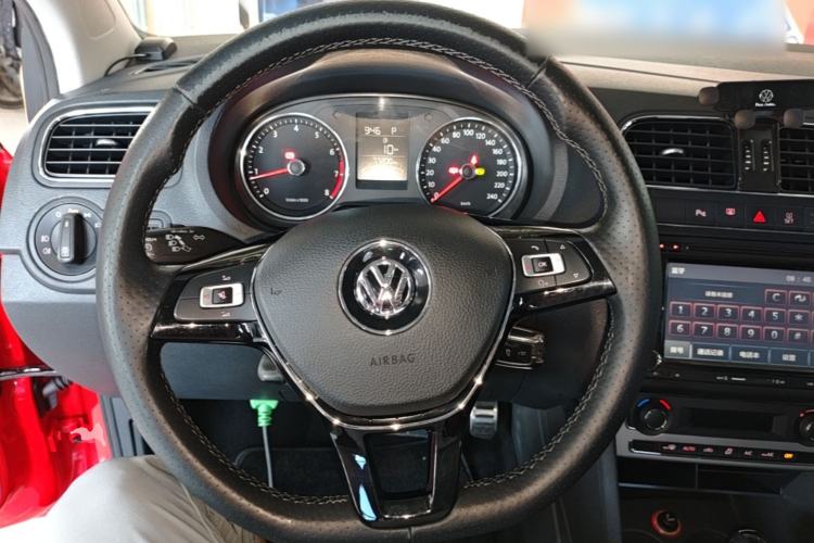 Used Volkswagen Polo 2014 1.6L Cross Polo Automatic Steering Wheel