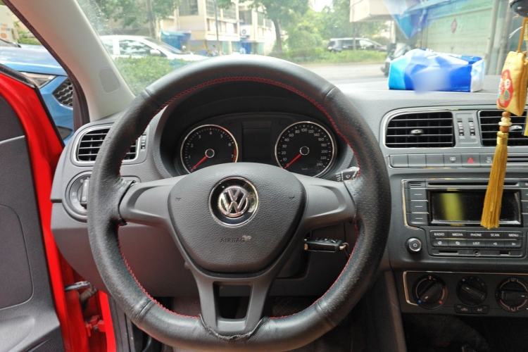Used Volkswagen Polo 2014 1.6L Automatic Comfort Edition Steering Wheel