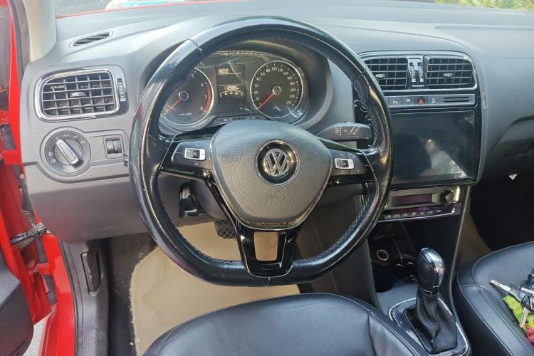 Used Volkswagen Polo 2014 1.6L Automatic Luxury Edition Steering Wheel