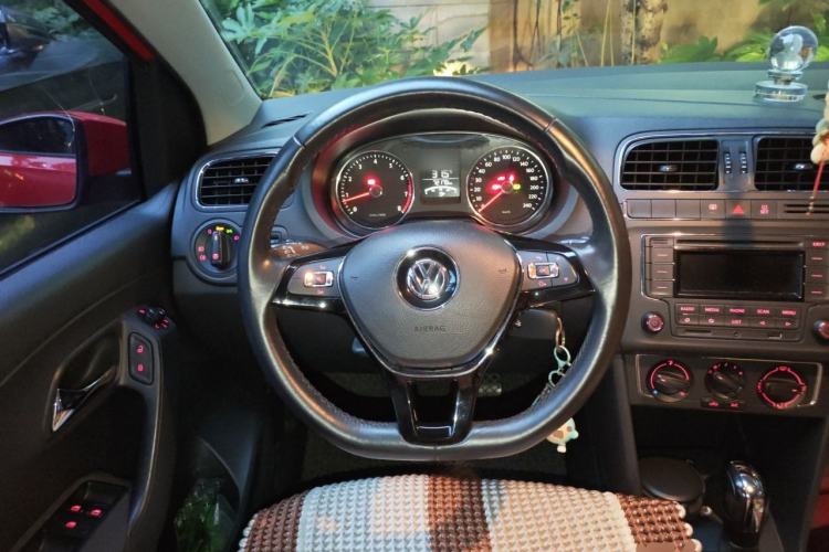 Used Volkswagen Polo 2014 1.6L Automatic Comfort Edition Steering Wheel