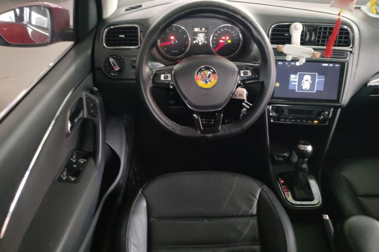Used Volkswagen Polo 2014 1.6L Automatic Luxury Edition Steering Wheel