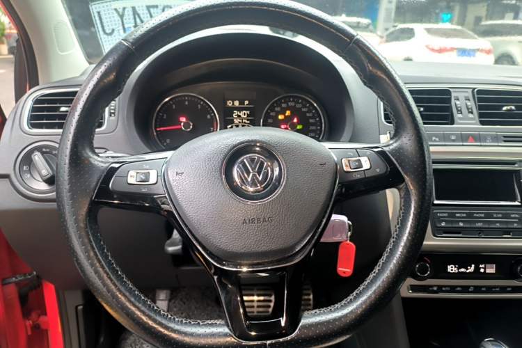 Used Volkswagen Polo 2014 1.6L Cross Polo Automatic Steering Wheel