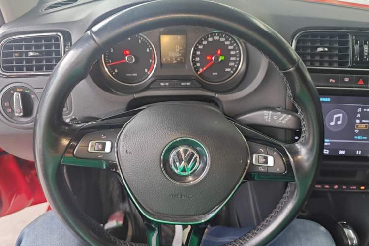 Used Volkswagen Polo 2014 1.6L Automatic Luxury Edition Steering Wheel