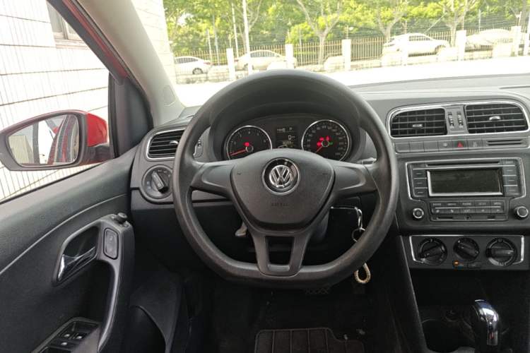 Used Volkswagen Polo 2014 1.6L Automatic Comfort Edition Steering Wheel