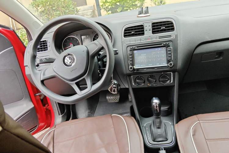 Used Volkswagen Polo 2014 1.6L Automatic Comfort Edition Steering Wheel