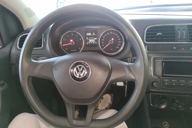 Used Volkswagen Polo 2014 1.6L Automatic Comfort Edition Steering Wheel