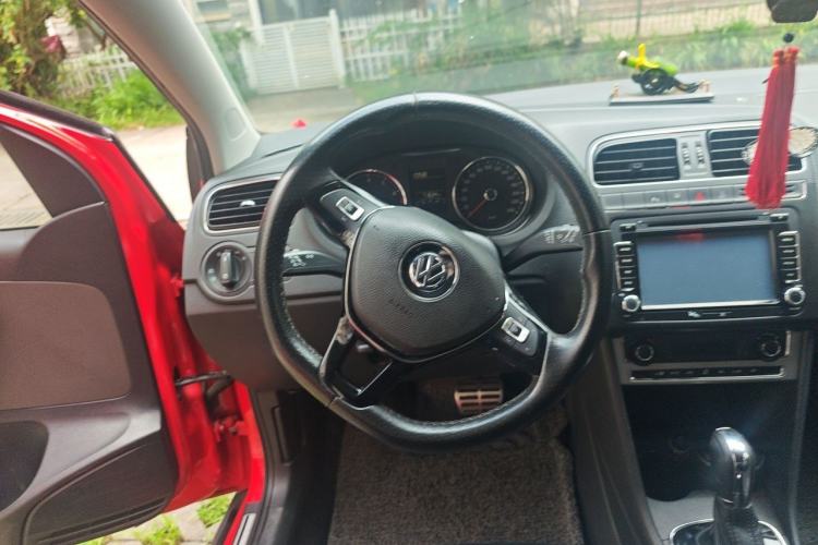 Used Volkswagen Polo 2014 1.6L Cross Polo Automatic Steering Wheel