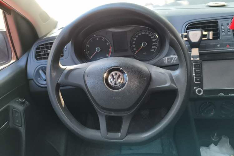 Used Volkswagen Polo 2014 1.4L Manual Fashion Edition Steering Wheel