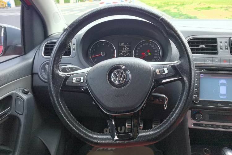 Used Volkswagen Polo 2014 1.6L Cross Polo Automatic Steering Wheel