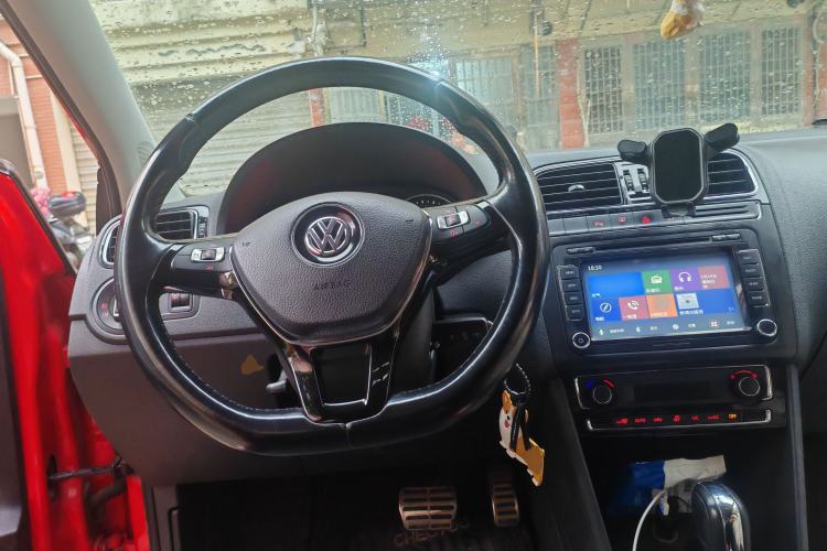 Used Volkswagen Polo 2014 1.6L Automatic Luxury Edition Steering Wheel